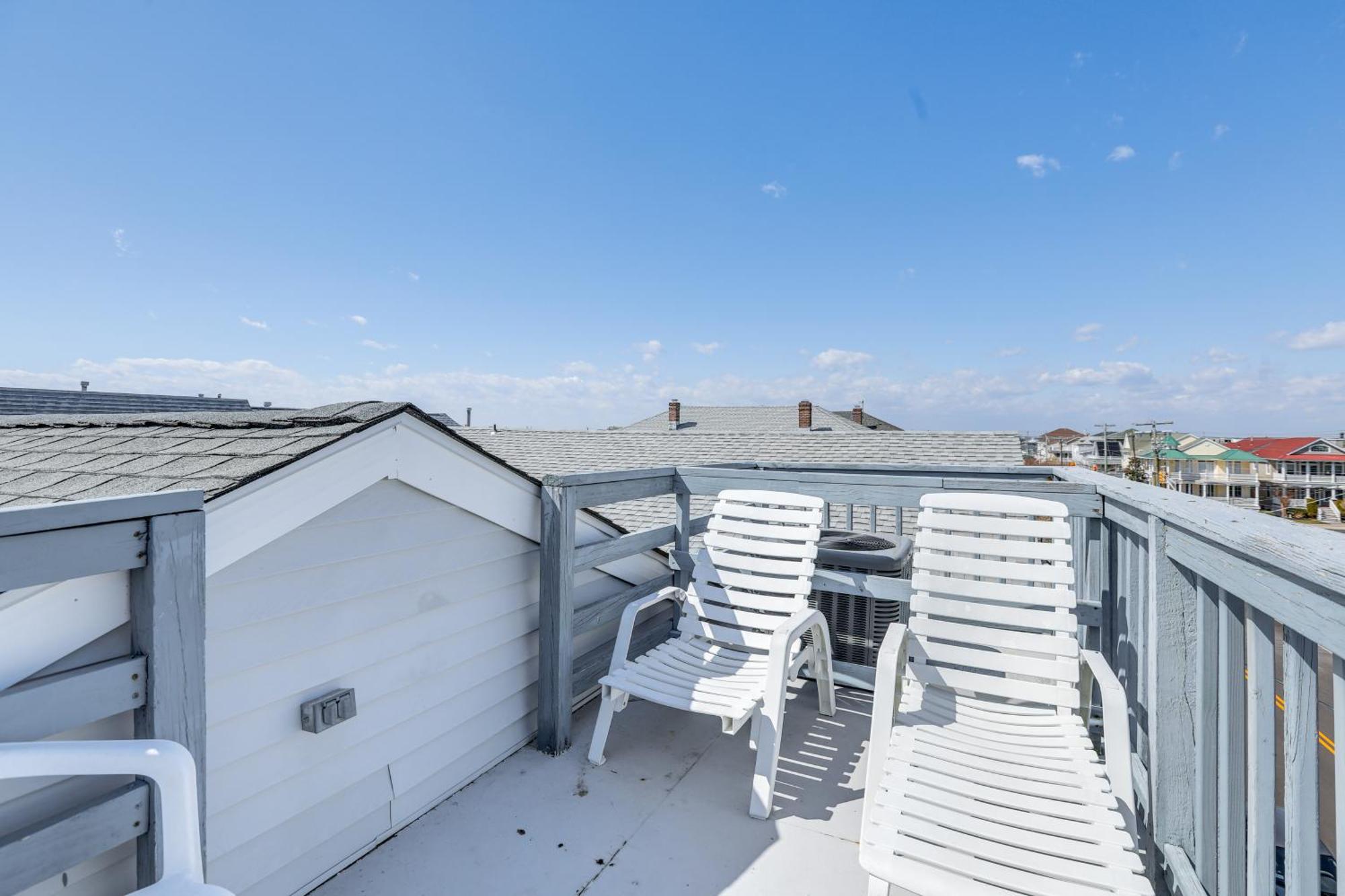 Ocean Retreat With Ocean Views, Walk To Beach! * Ocean City