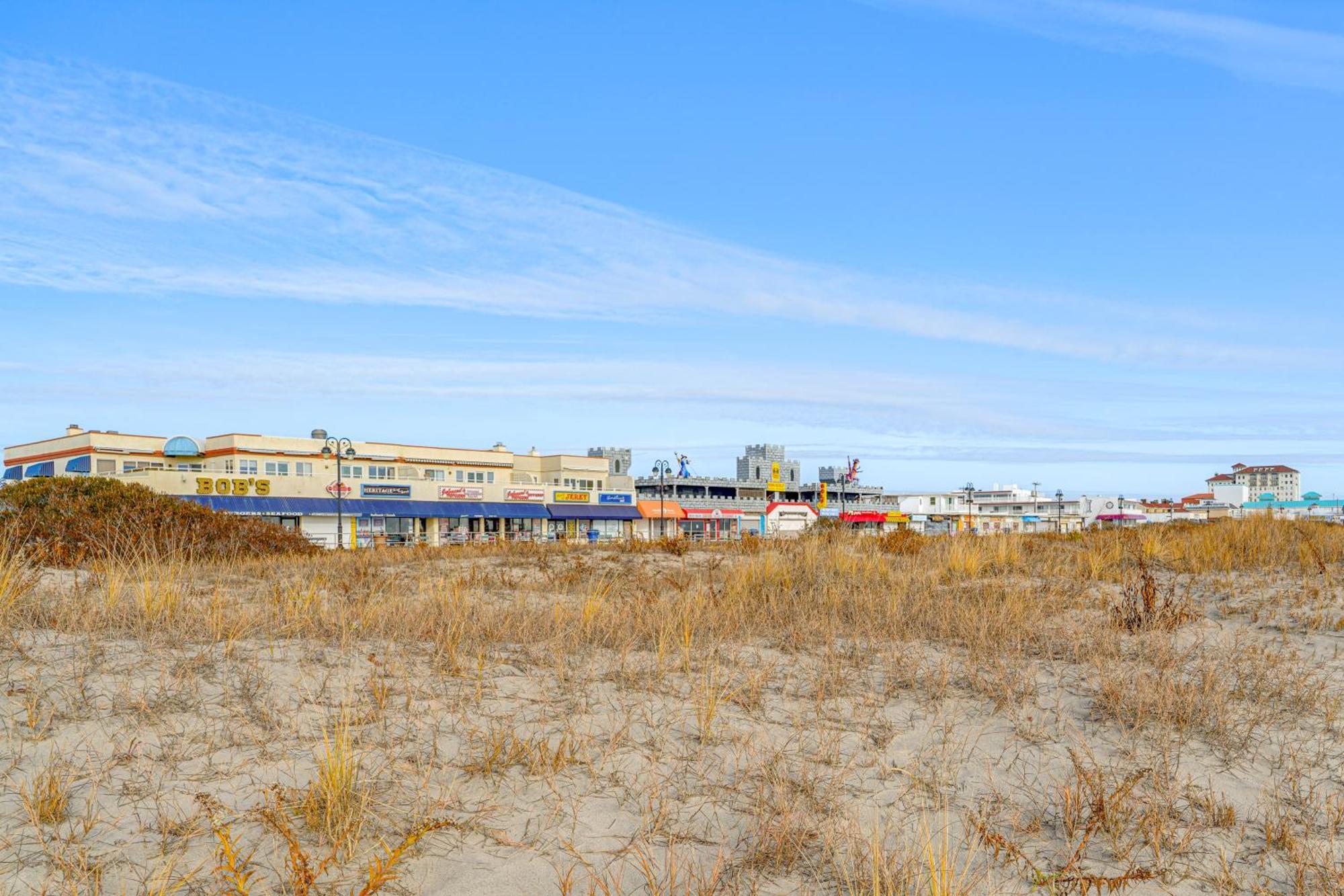 Ocean Retreat With Ocean Views, Walk To Beach!
