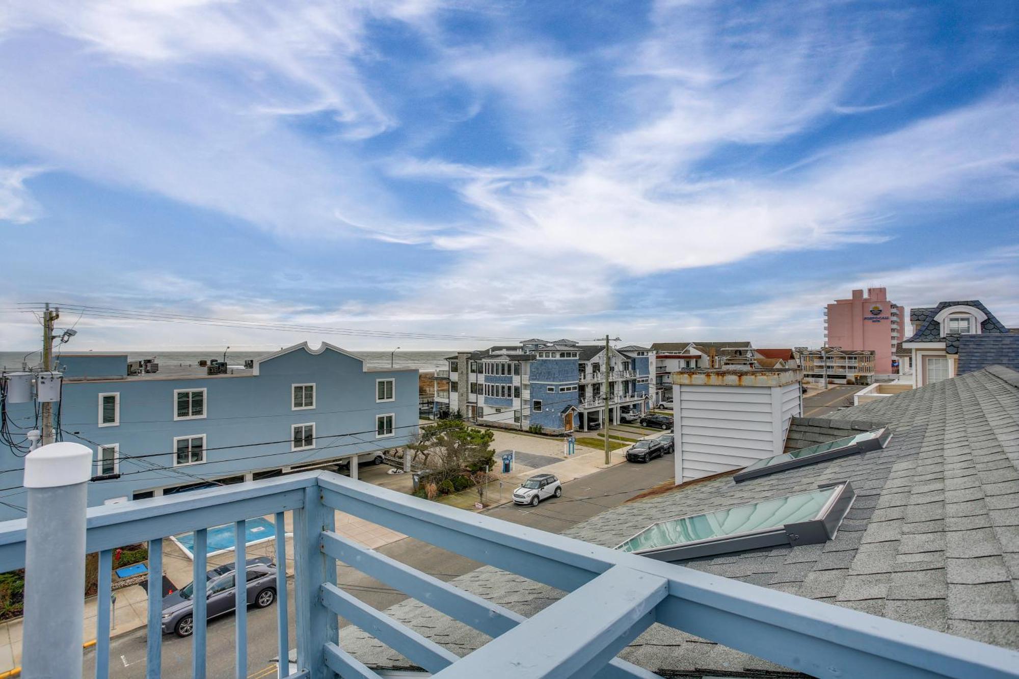 Ocean Retreat With Ocean Views, Walk To Beach!