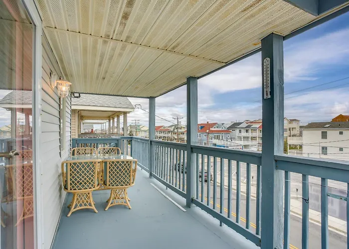 Ocean City Retreat With Ocean Views, Walk To Beach!